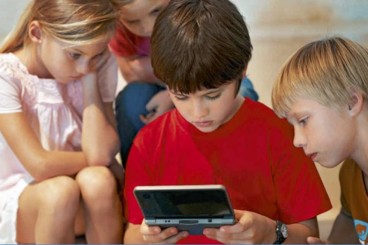 TV, Tablet und Handy. Bildschirmmedien: Abhängigkeit vermeiden